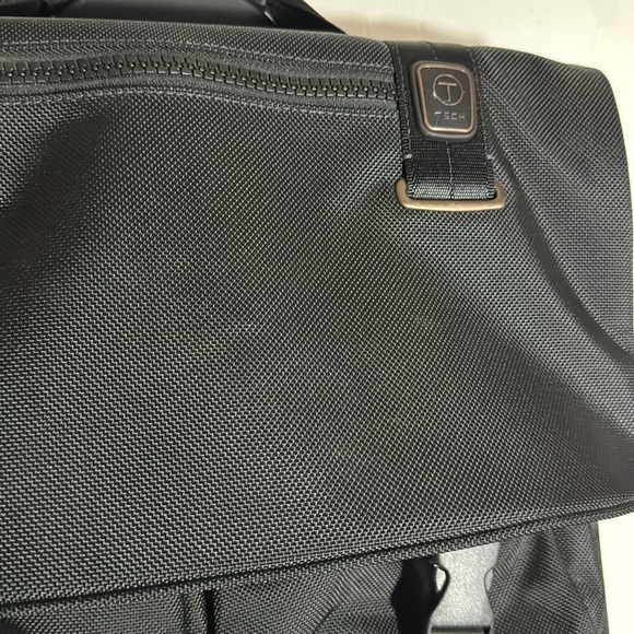 Tumi T-Tech Laptop Bag - Picture 3 of 16
